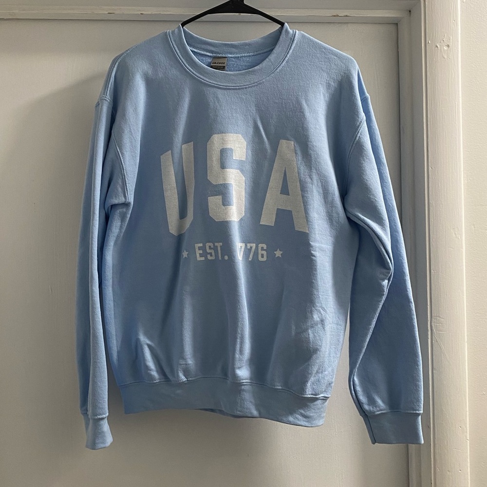 Women’s USA crewneck sweatshirt.  Size Small. Gildan brand. Never worn!!